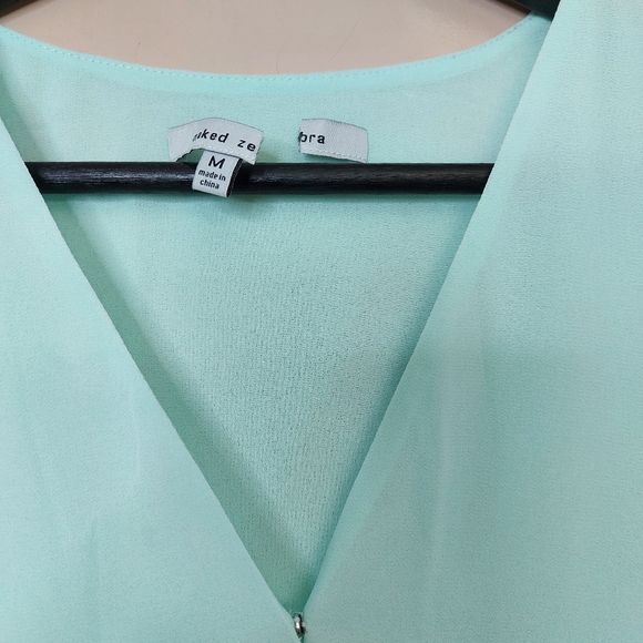 Naked Zebra sleeveless blouse with wrap button detail size medium - Picture 4 of 7